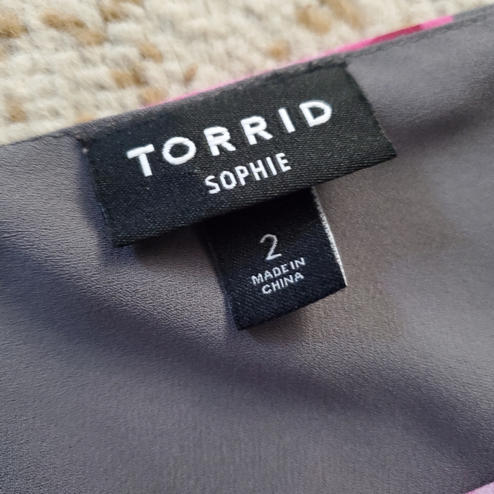 TORRID Sophie Chiffon Lined Grey Floral Swing Cami 2 - Picture 6 of 11